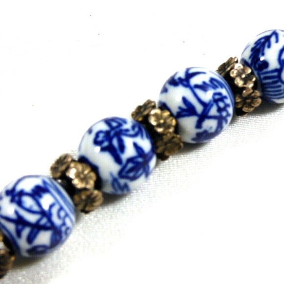 VTG White & Blue Round Porcelain beads silver tone spacers clasp bracelet 8"L - Picture 8 of 9